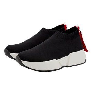 DKNY SLIP ON SNEAKERS